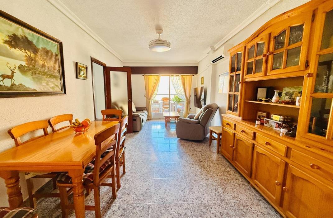 Resale - Apartment - Torrevieja - Playa del cura