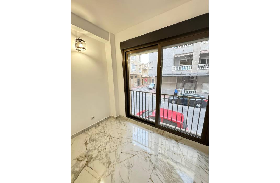 Resale - Apartment - Torrevieja - Playa del cura