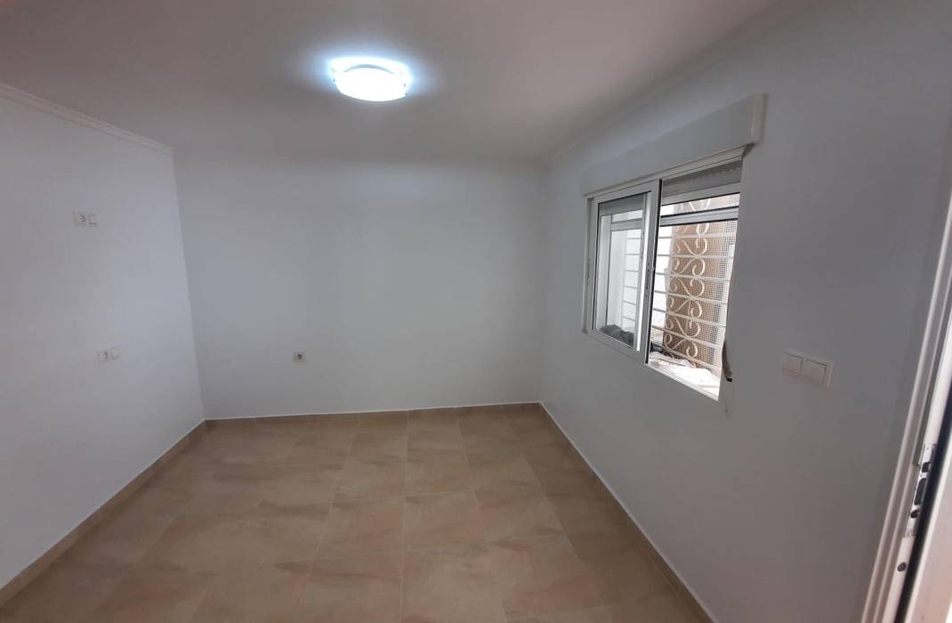 Resale - Apartment - Torrevieja - Torretas