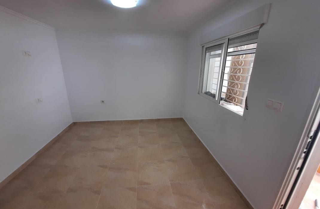 Resale - Apartment - Torrevieja - Torretas