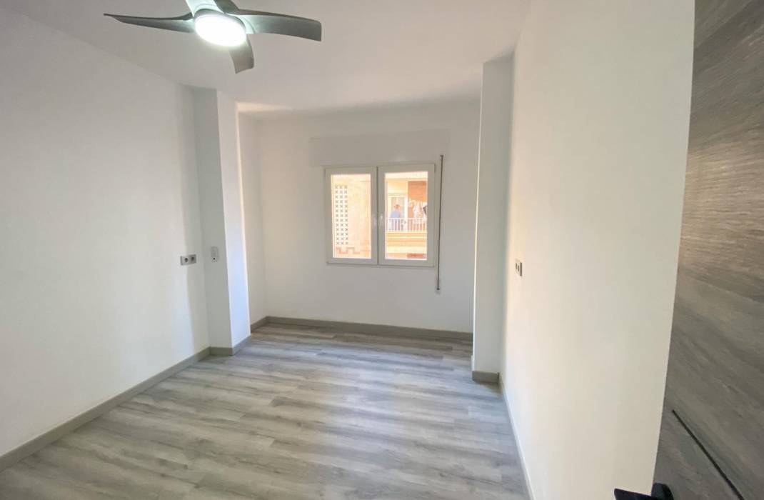 Resale - Apartment - Torrevieja - torrevieja