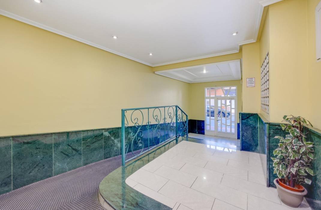 Resale - Apartment - Torrevieja - torrevieja
