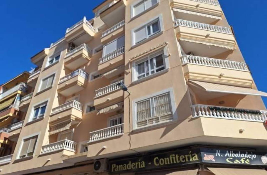 Resale - Apartment - Torrevieja - torrevieja