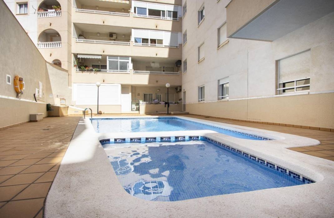 Resale - Apartment - Torrevieja - torrevieja