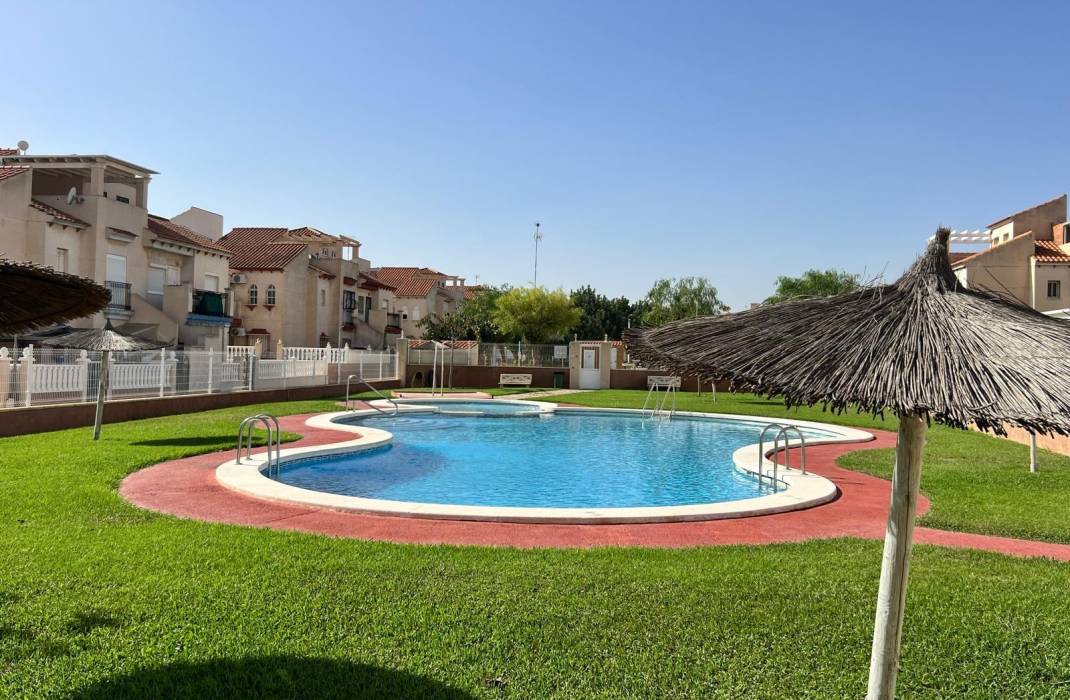 Resale - Bungalow - Orihuela Costa - La Zenia