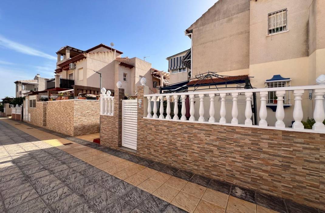 Resale - Bungalow - Orihuela Costa - La Zenia