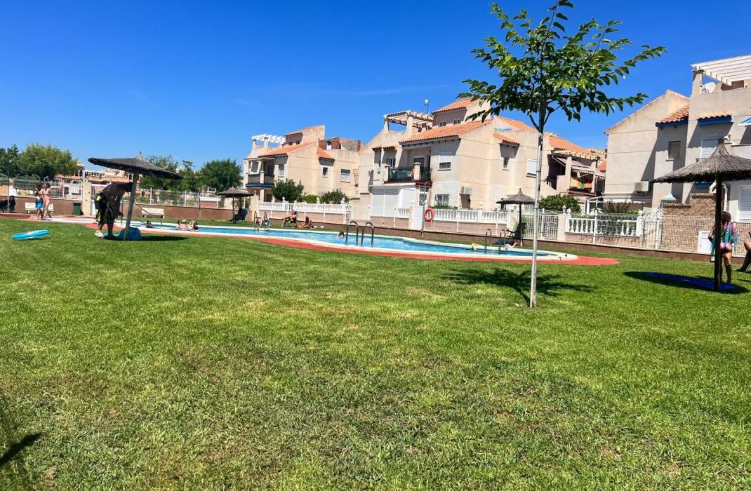 Resale - Bungalow - Orihuela Costa - Los Dolses