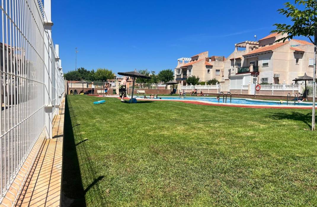 Resale - Bungalow - Orihuela Costa - Los Dolses