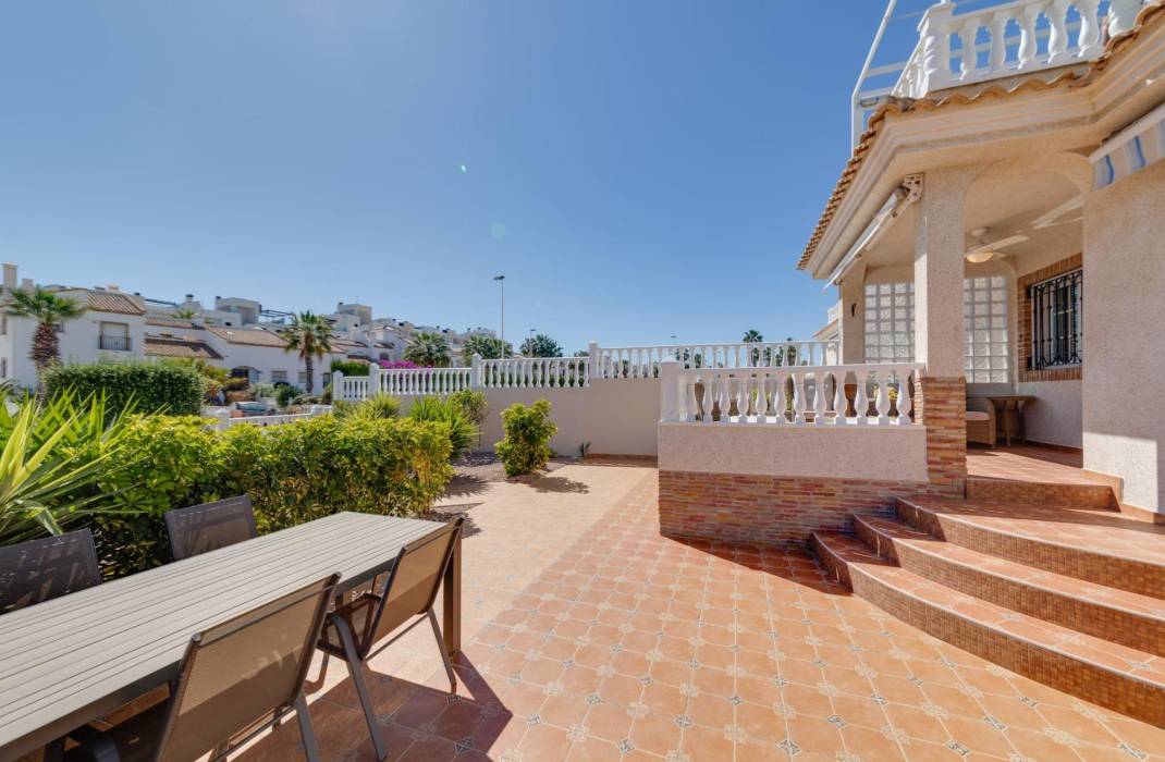 Resale - Bungalow - Orihuela Costa - Montezenia