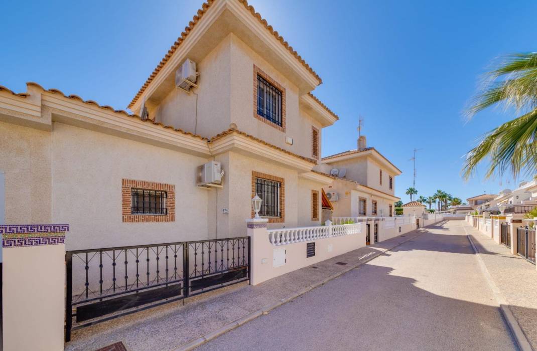 Resale - Bungalow - Orihuela Costa - Montezenia