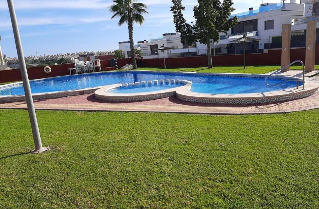 Resale - Bungalow - Orihuela Costa - PAU 26