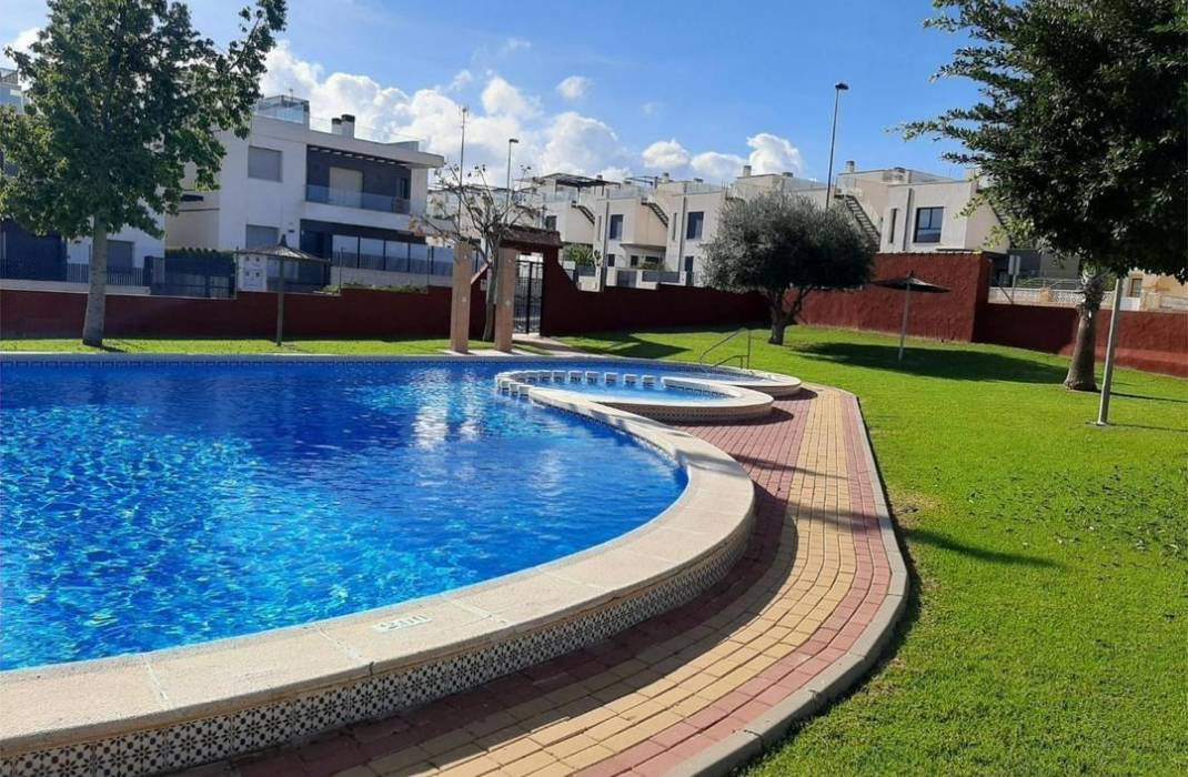 Resale - Bungalow - Orihuela Costa - PAU 26