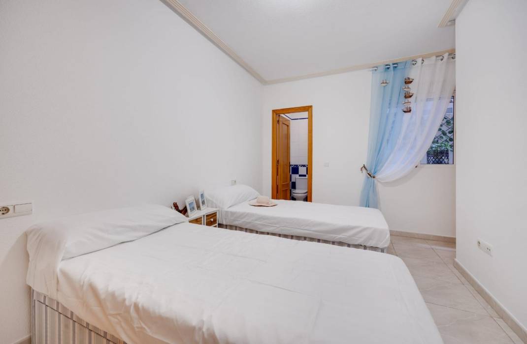 Resale - Bungalow - Orihuela Costa - Playa Flamenca