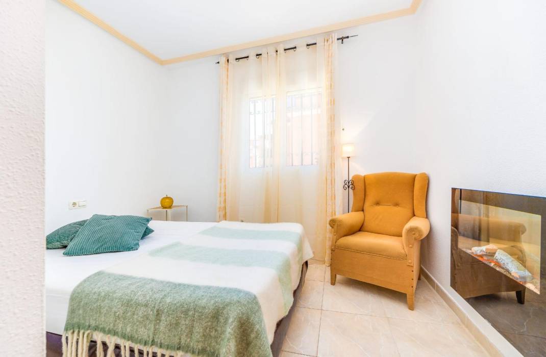 Resale - Bungalow - Orihuela Costa - Playa Flamenca