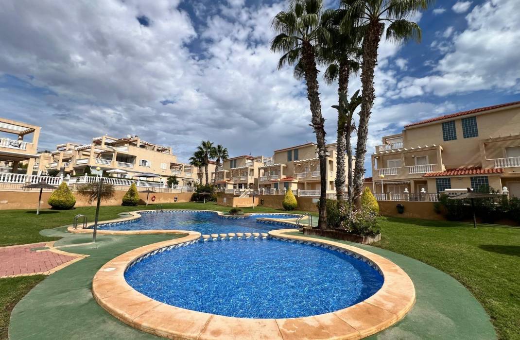 Resale - Bungalow - Orihuela Costa - Punta Prima