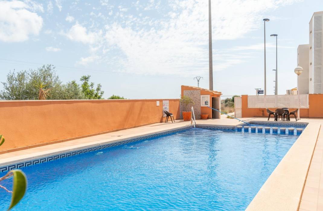 Resale - Bungalow - Orihuela Costa