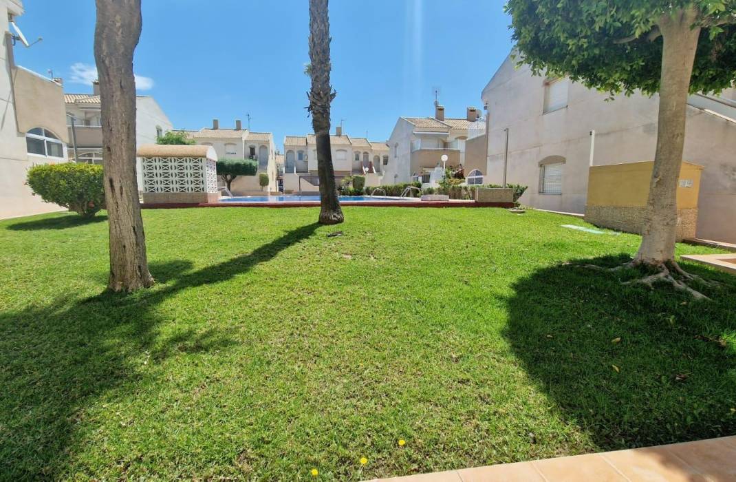 Resale - Bungalow - Torrevieja - Aguas nuevas 1