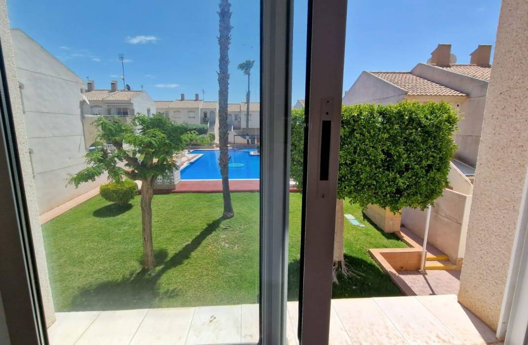 Resale - Bungalow - Torrevieja - Aguas nuevas 1