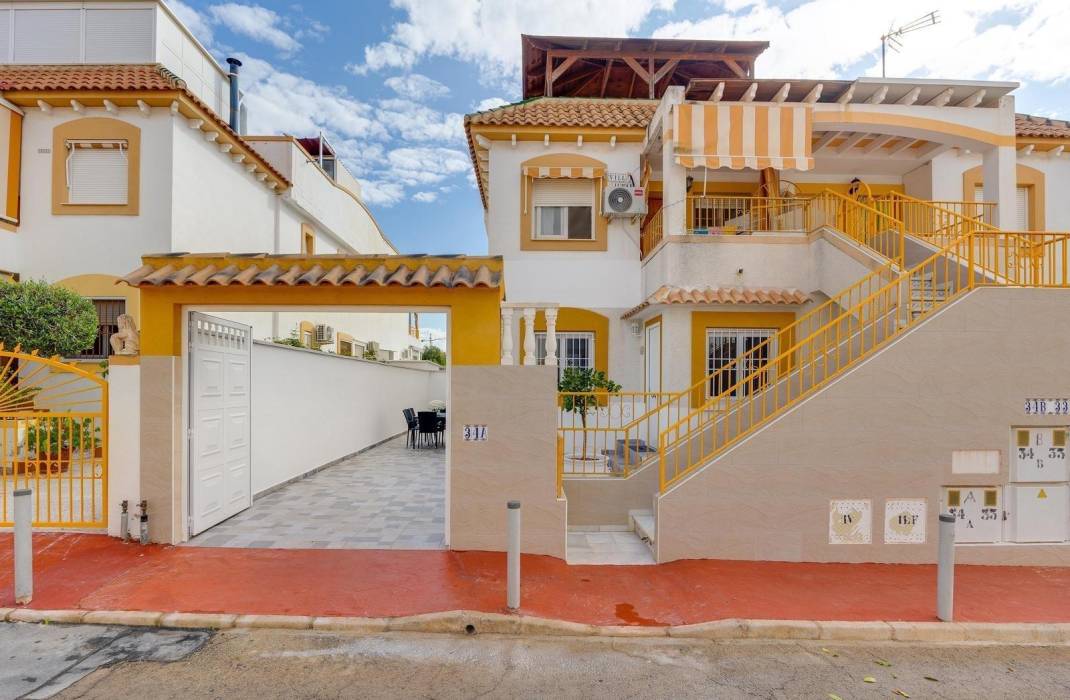 Resale - Bungalow - Torrevieja - Aguas nuevas 1