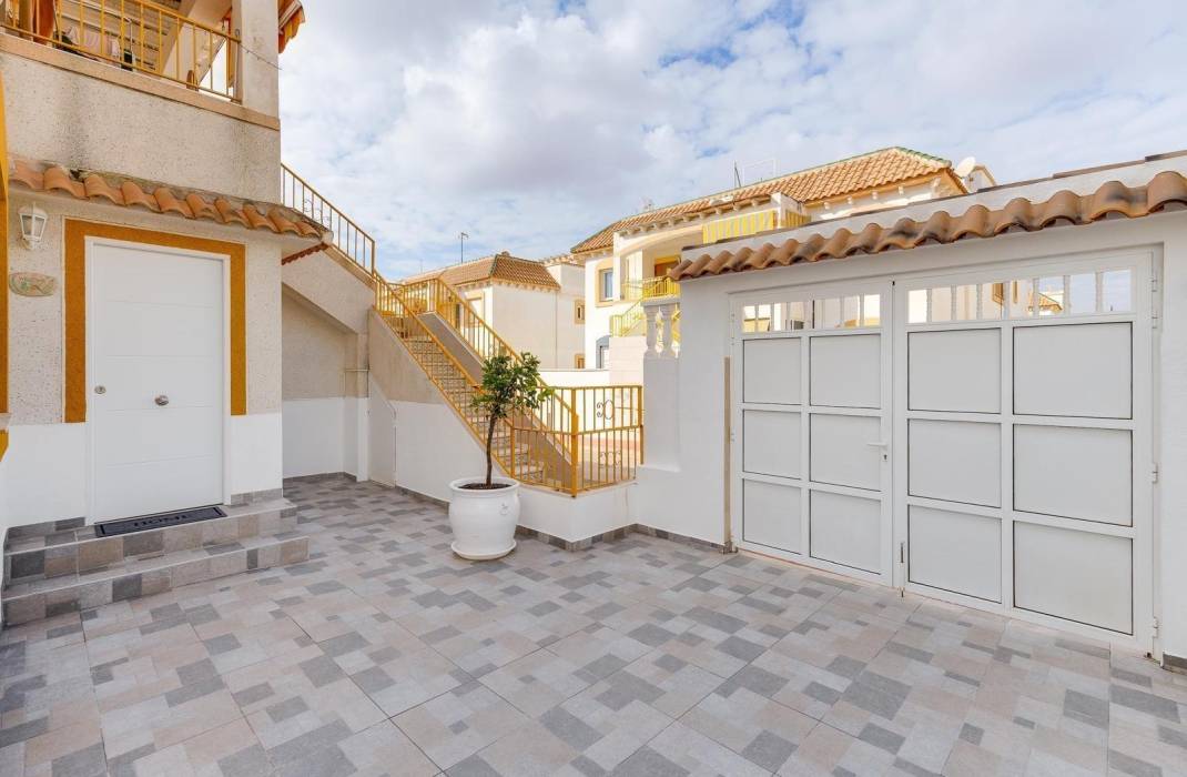 Resale - Bungalow - Torrevieja - Aguas nuevas 1