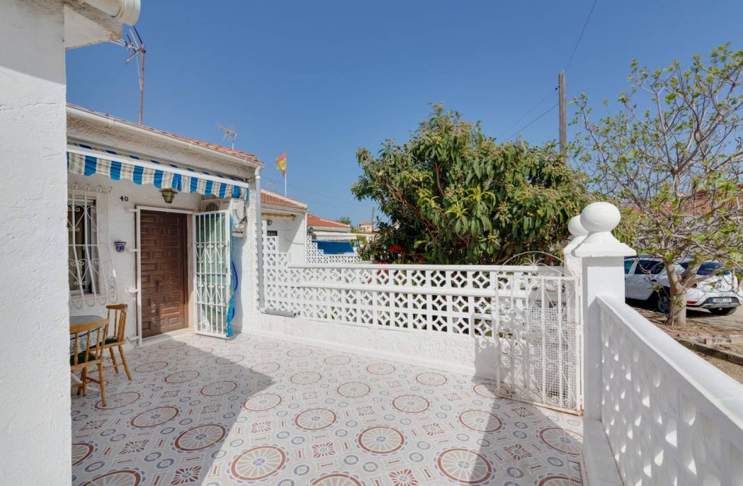 Resale - Bungalow - Torrevieja - CALLE MANUEL BENITEZ EL CORD, 40