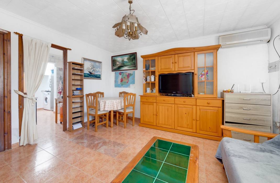 Resale - Bungalow - Torrevieja - CALLE MANUEL BENITEZ EL CORD, 40