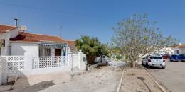 Resale - Bungalow - Torrevieja - CALLE MANUEL BENITEZ EL CORD, 40