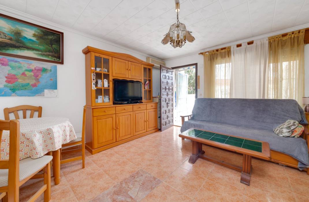 Resale - Bungalow - Torrevieja - CALLE MANUEL BENITEZ EL CORD, 40