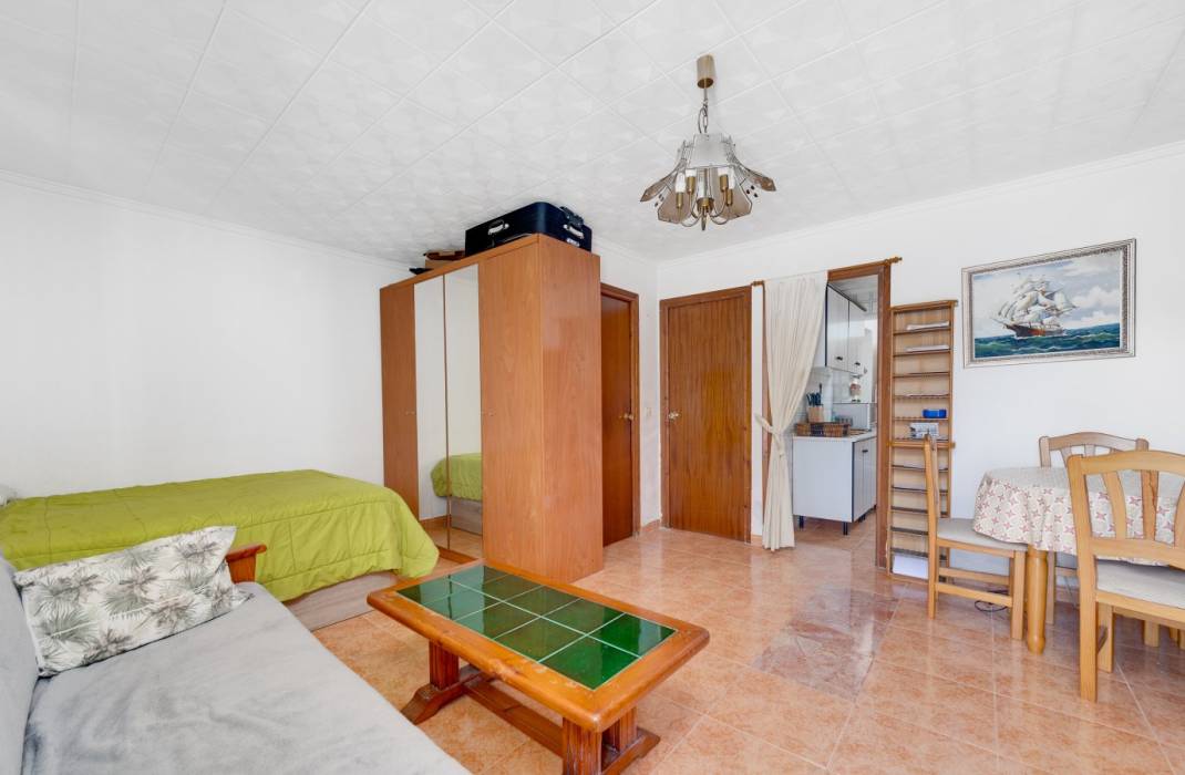 Resale - Bungalow - Torrevieja - CALLE MANUEL BENITEZ EL CORD, 40