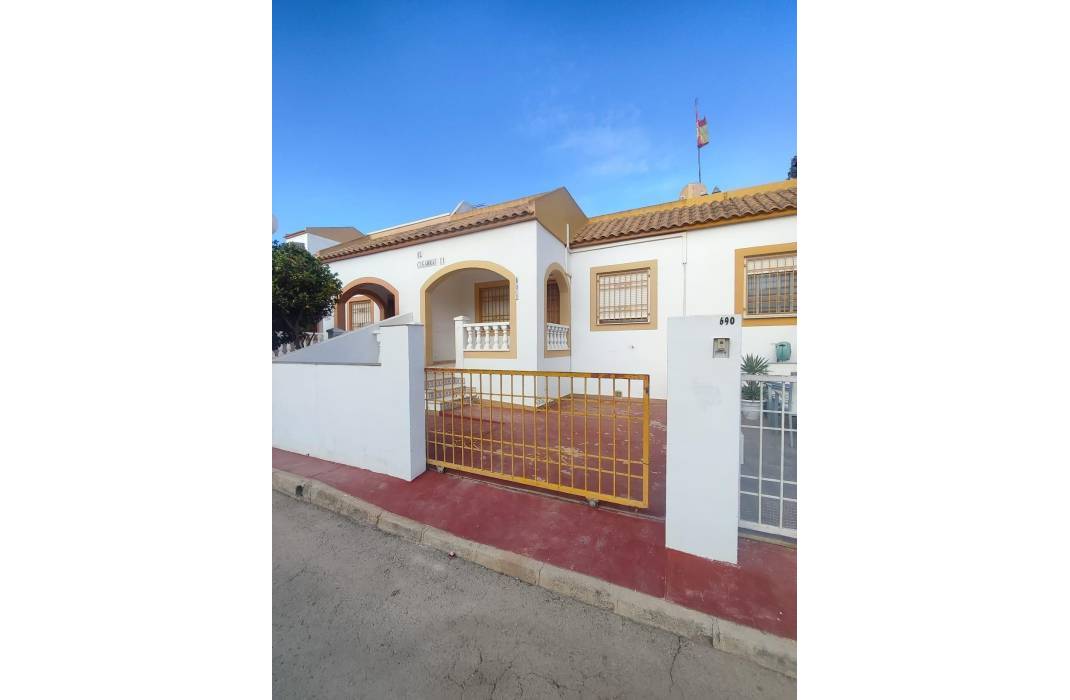 Resale - Bungalow - Torrevieja - La Siesta - El Salado - Torreta