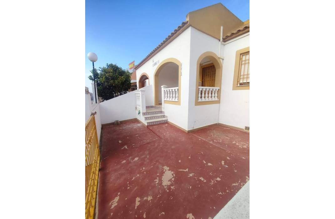 Resale - Bungalow - Torrevieja - La Siesta - El Salado - Torreta