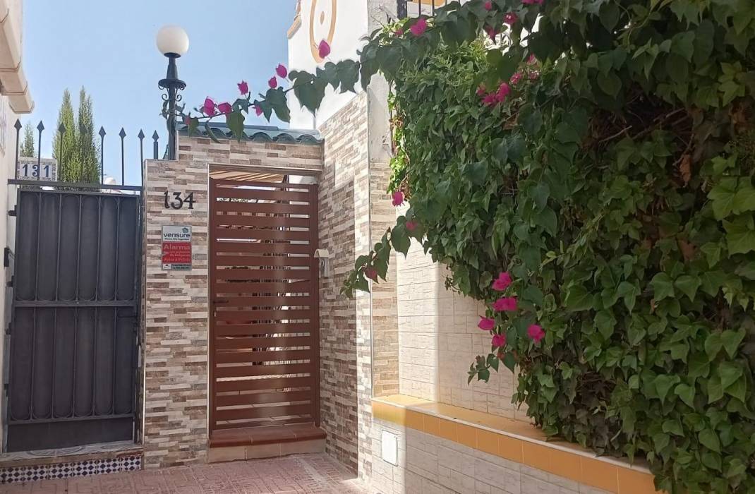 Resale - Bungalow - Torrevieja - Los altos