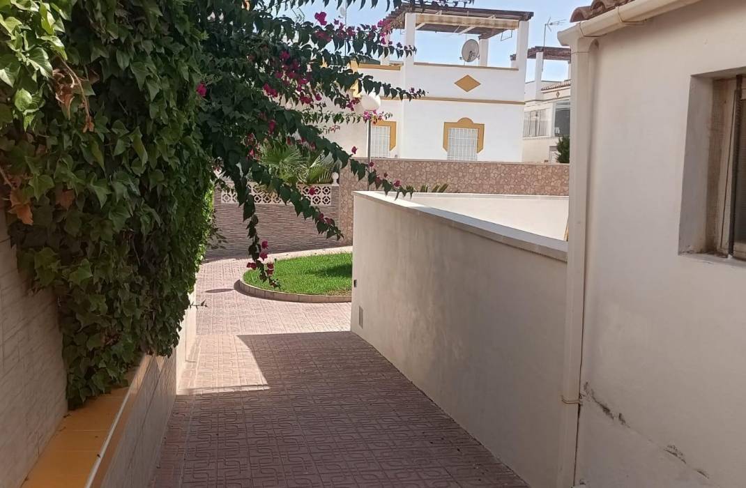 Resale - Bungalow - Torrevieja - Los altos