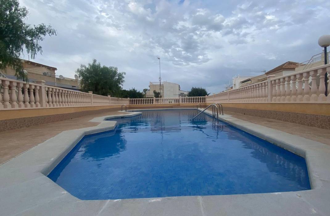 Resale - Bungalow - Torrevieja - Los altos