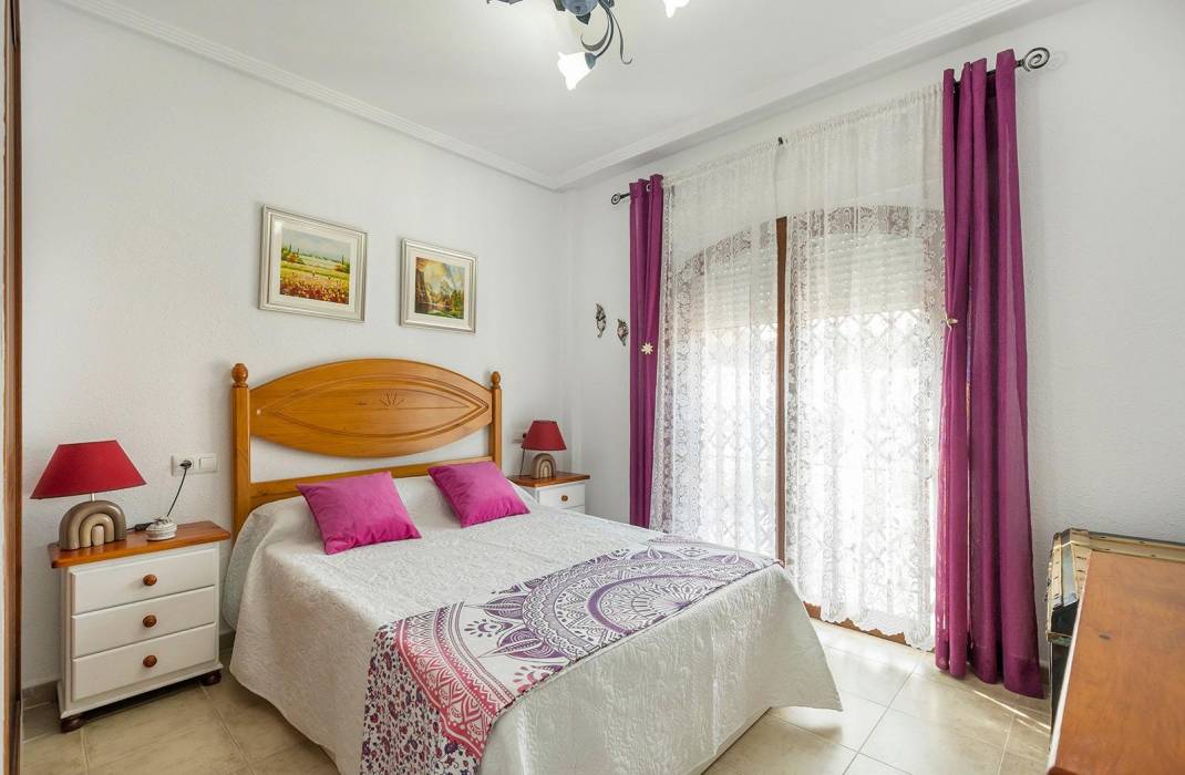 Resale - Bungalow - Torrevieja