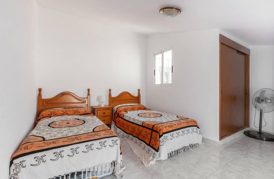 Resale - Bungalow - Torrevieja
