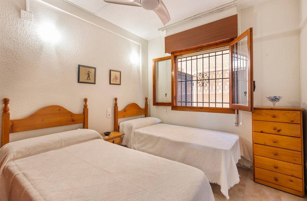 Resale - Bungalow - Torrevieja