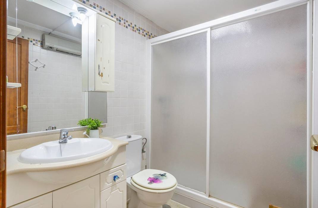 Resale - Bungalow - Torrevieja
