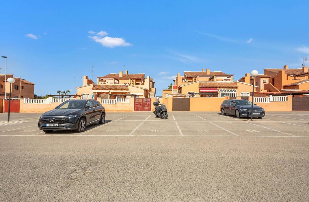 Resale - Bungalow - Torrevieja