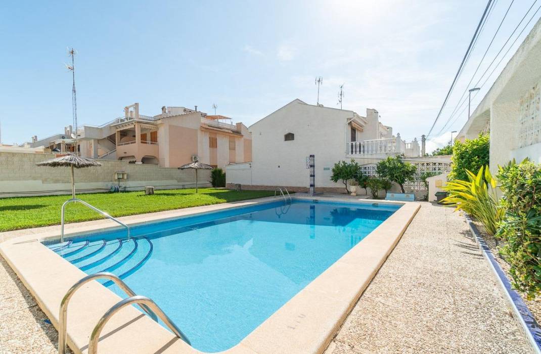 Resale - Bungalow - Torrevieja