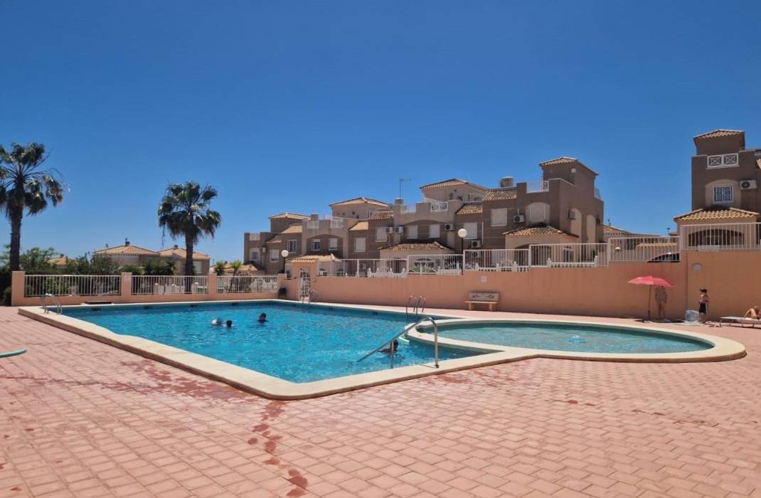 Resale - Bungalow - Torrevieja