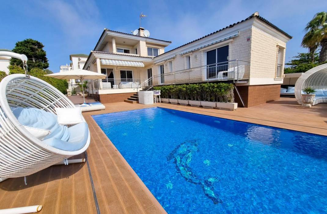 Resale - Chalet - Torrevieja - La Mata