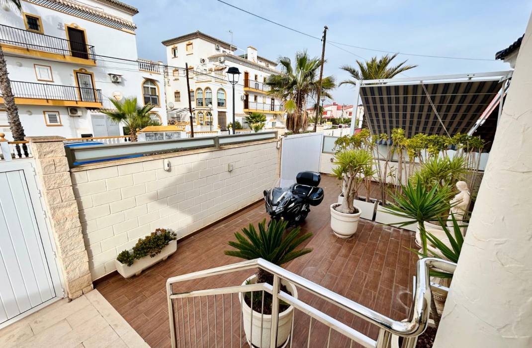 Resale - Chalet - Torrevieja - La Mata