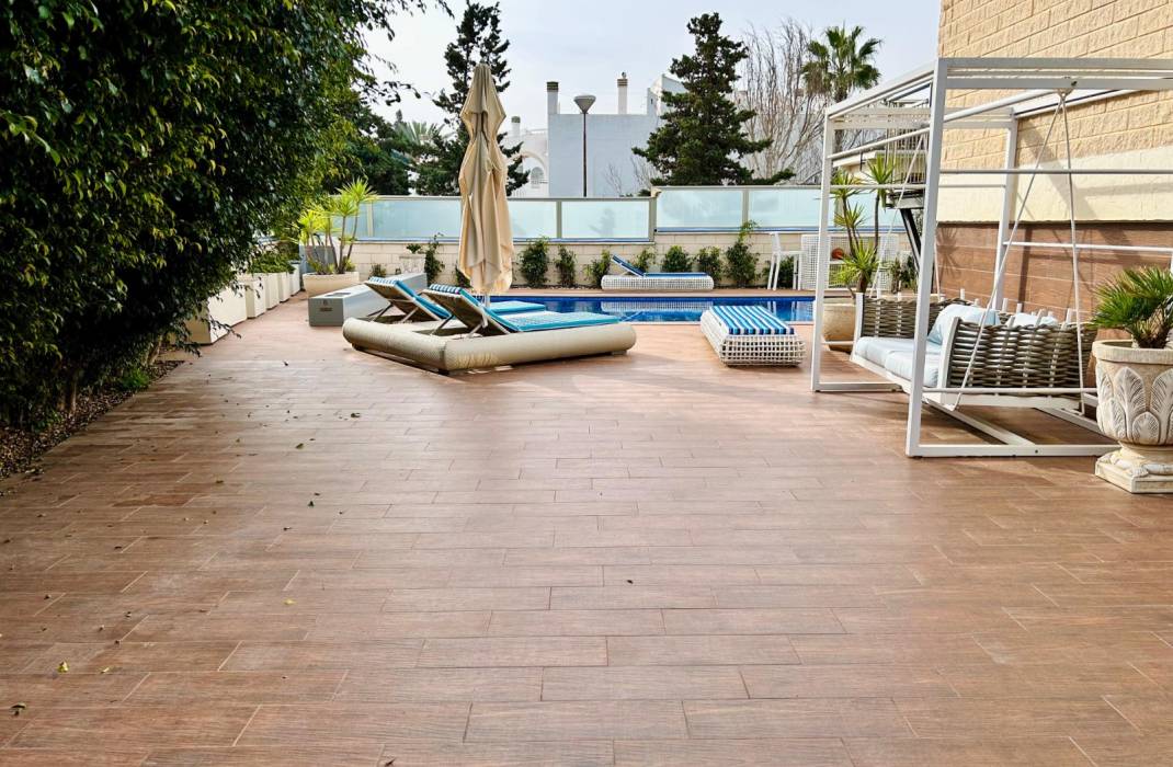 Resale - Chalet - Torrevieja - La Mata