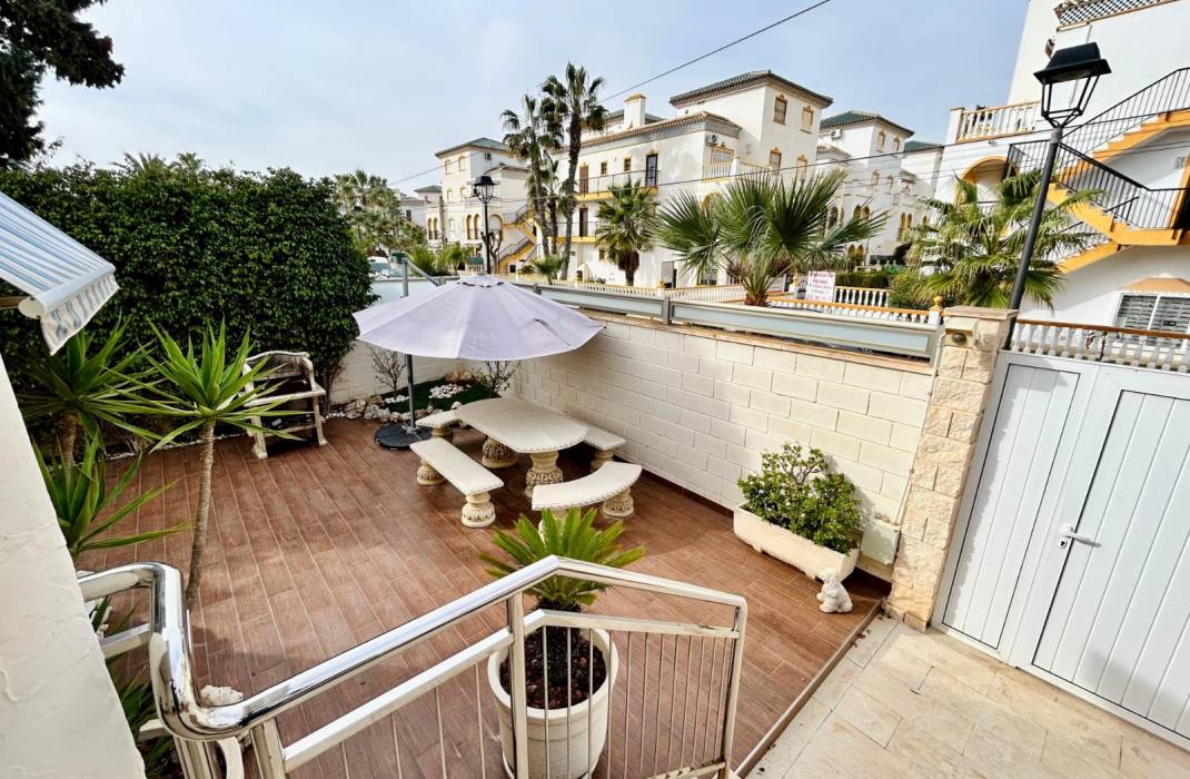 Resale - Chalet - Torrevieja - La Mata