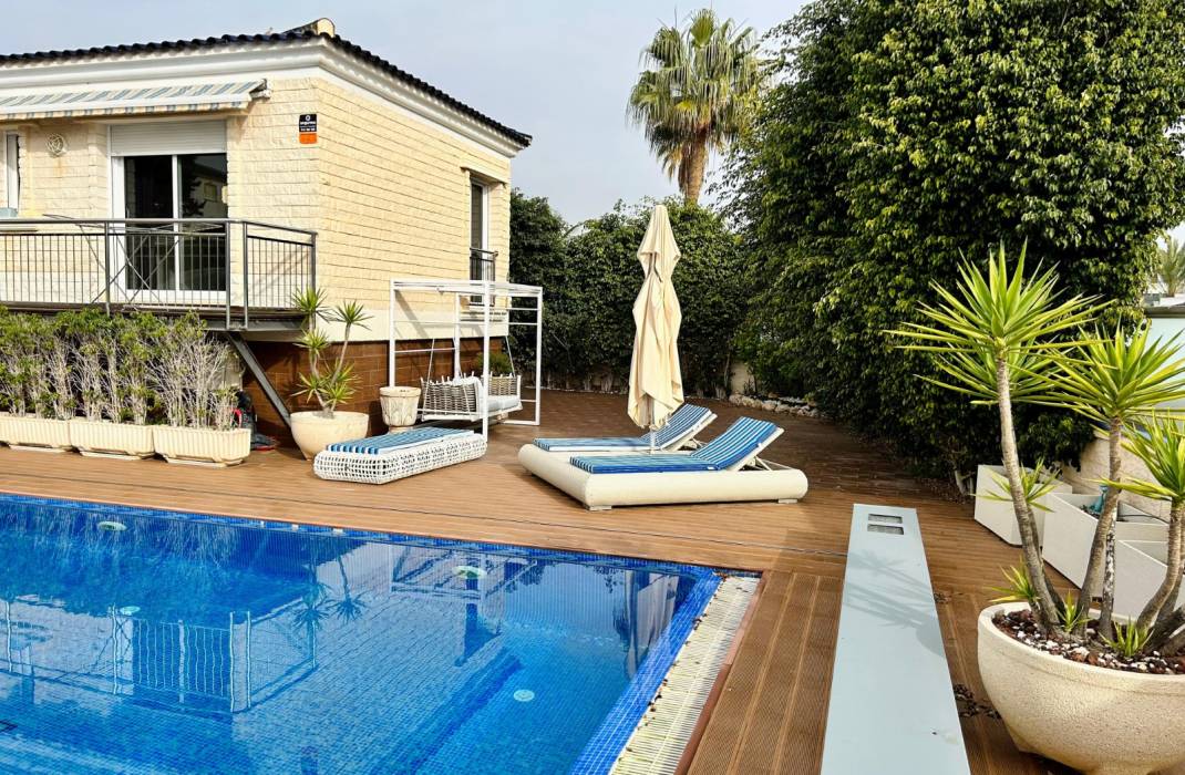 Resale - Chalet - Torrevieja - La Mata