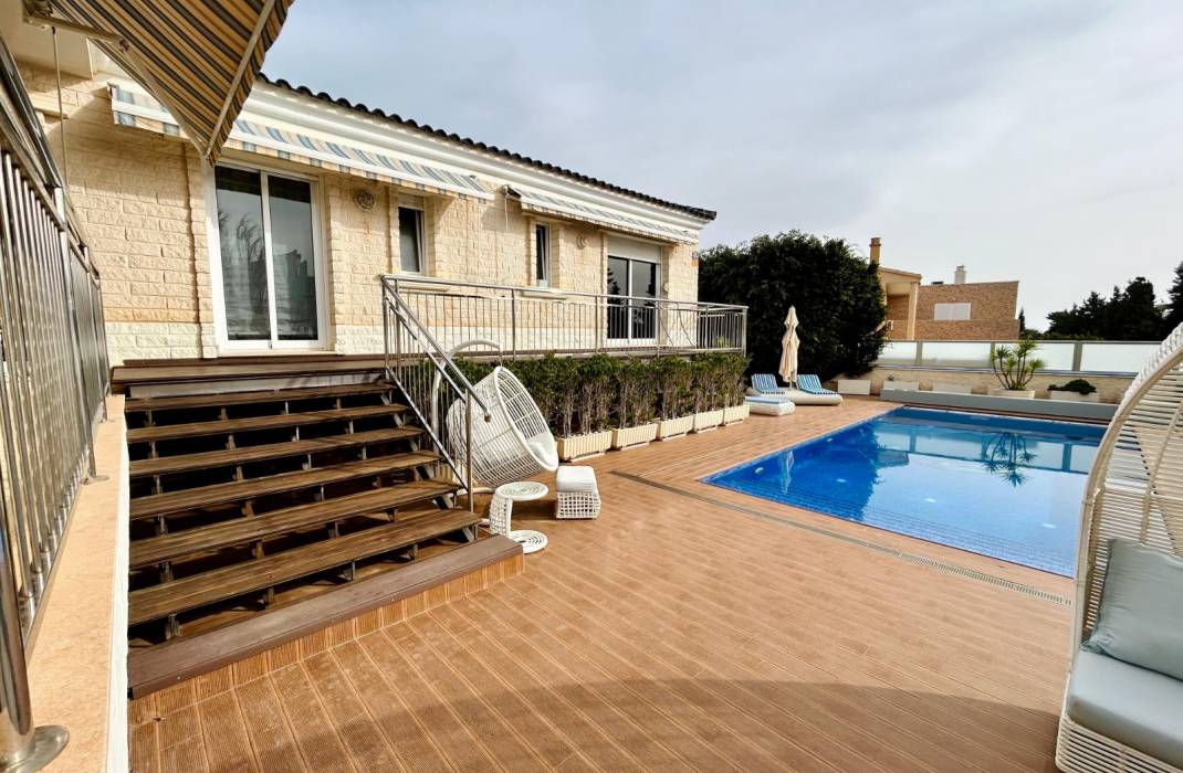 Resale - Chalet - Torrevieja - La Mata