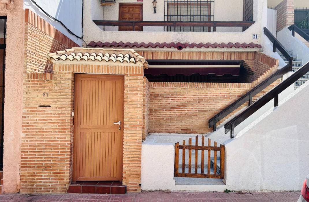 Resale - Chalet - Torrevieja - Playa de los Locos