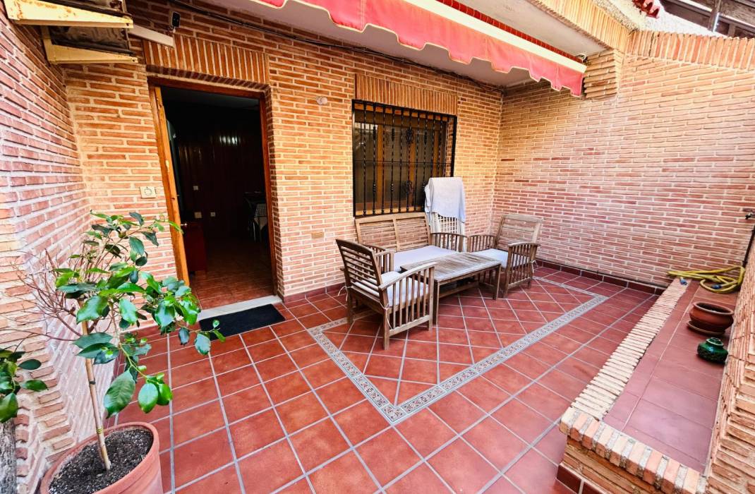 Resale - Chalet - Torrevieja - Playa de los Locos