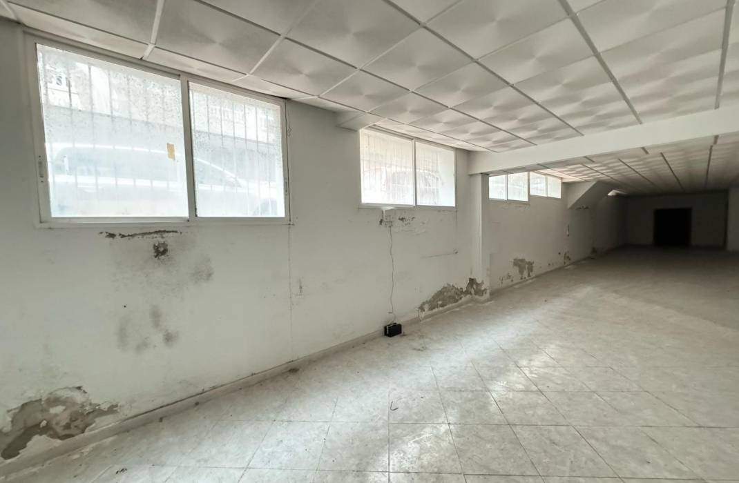 Resale - Commercial Unit - Torrevieja - Centro